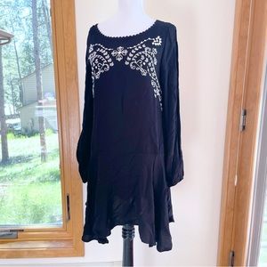 Xhilaration Embroidered Black Rayon Boho Western Dress White Scandinavian S